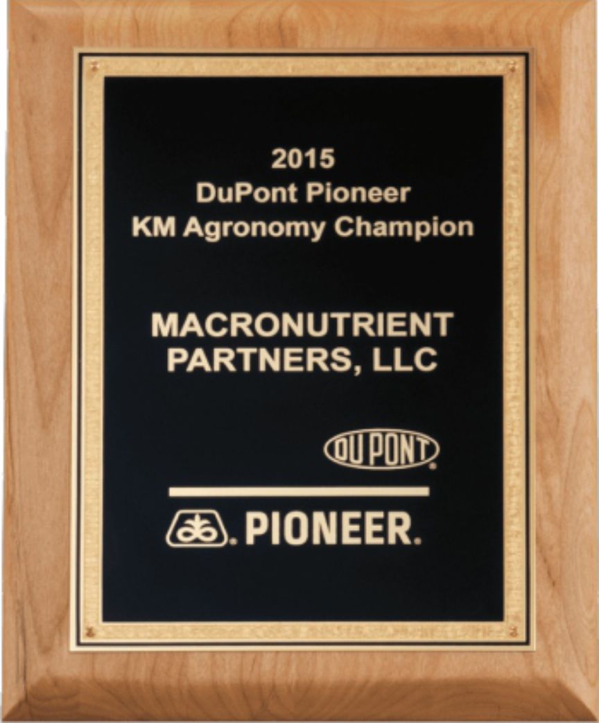 P5268   8&quot;x10&quot;  Natural Alder Wood Plaque w/Black Textured Plate